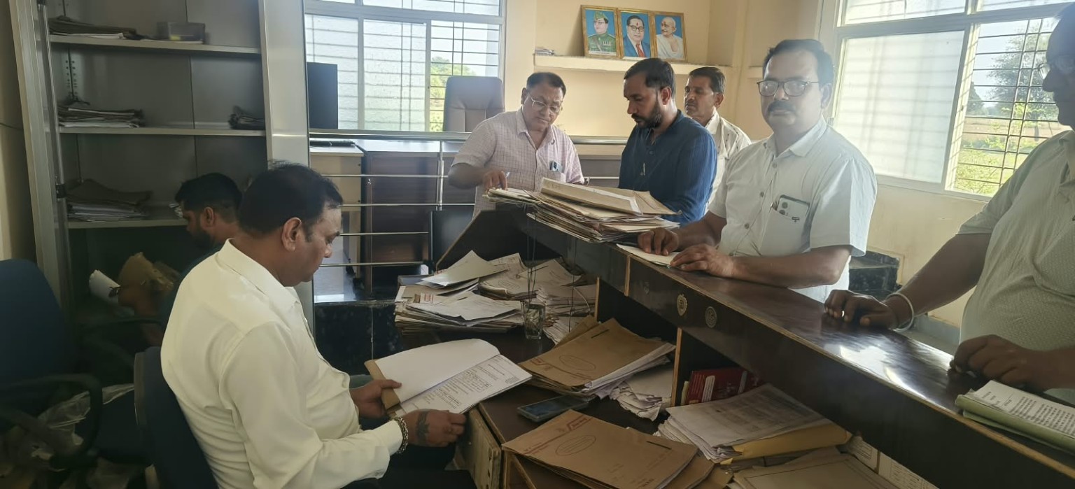 भिंड: अपर कलेक्टर ने दबोह तहसील का किया औचक निरीक्षण, व्यवस्थाओं परखीं