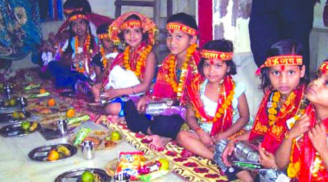 Chants of Devotion Echo on Navami in Farrukhabad, Kanya Bhoj Fills Atmosphere with Piety