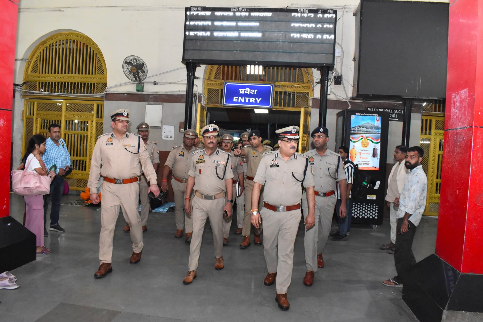 त्योहारों और पीईटी परीक्षा को लेकर बरेली पुलिस हाई अलर्ट