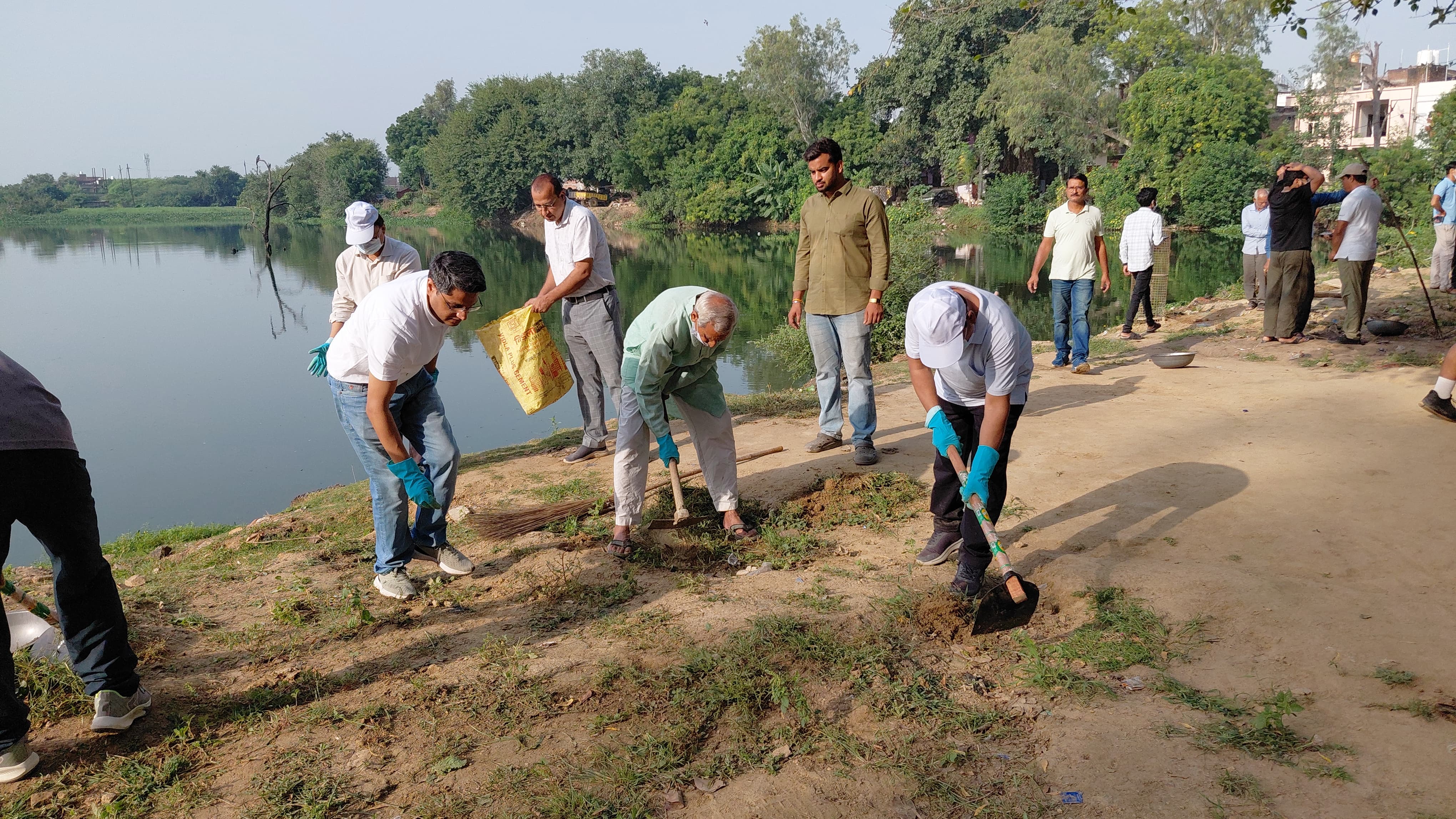 Bhind's 'Swachhta Hi Seva' Campaign: MLA, Collector Participate in Shramdaan, Honor Sanitation Workers
