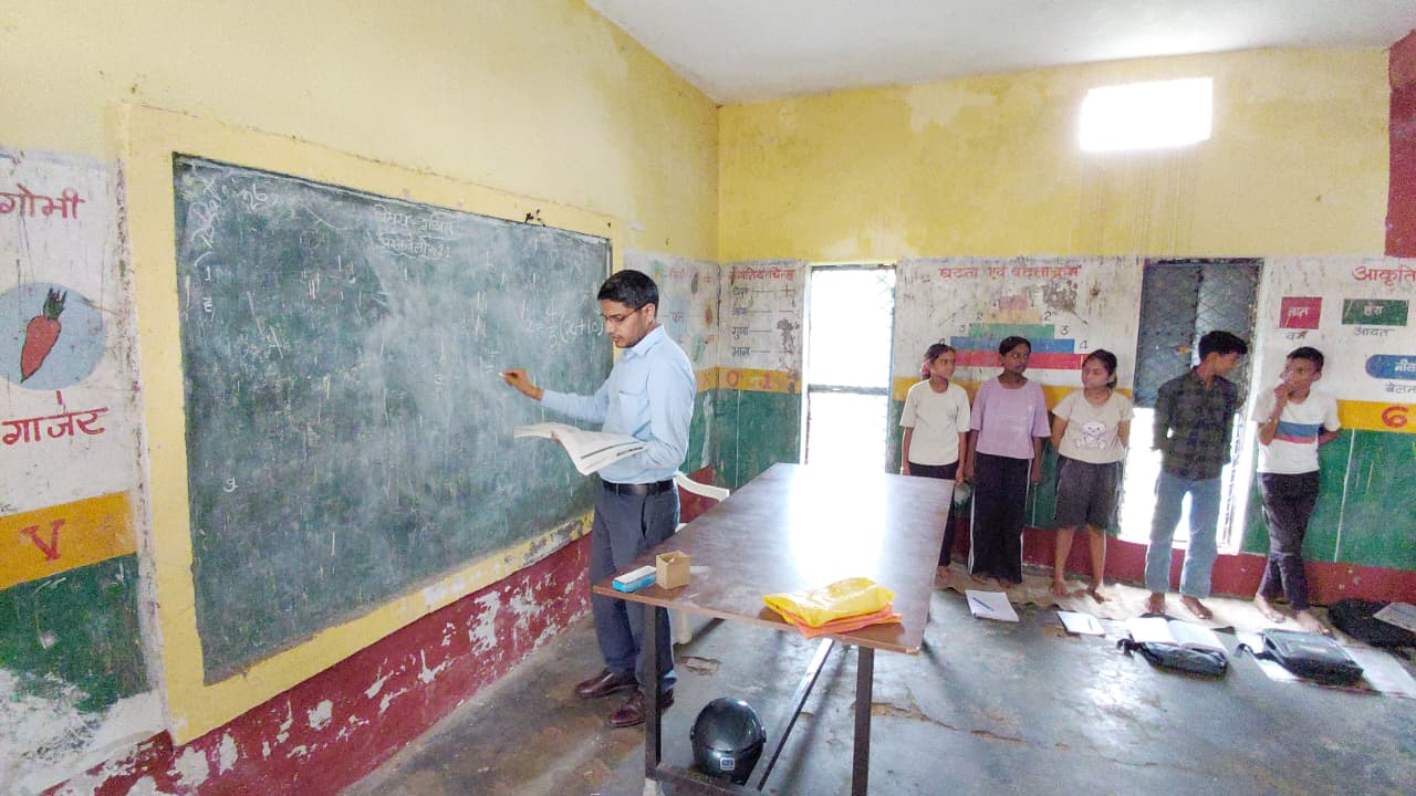 Bhind Collector Listens to Villagers' Issues, Assesses Facilities