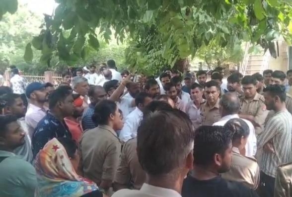 संदिग्ध मौत पर परिजनों का हत्या का आरोप, पुलिस कार्रवाई पर सवाल