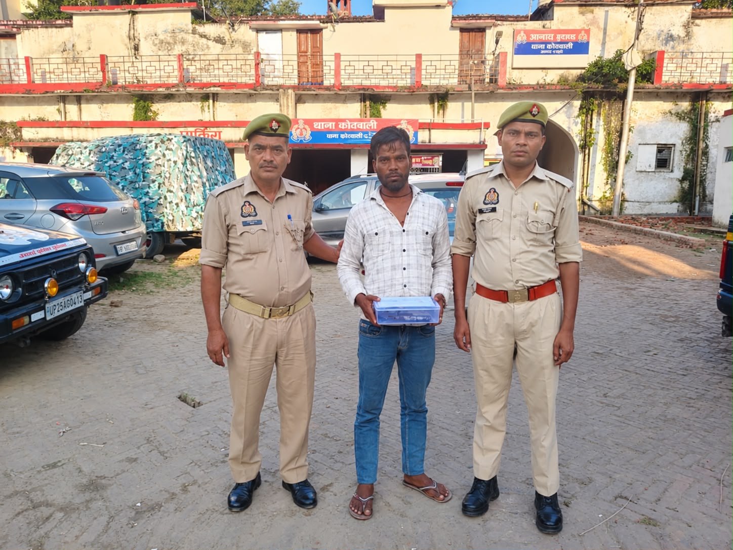 Bareilly Police Apprehends Accused with Eight Prior Cases, Arrested with Illegal Weapon