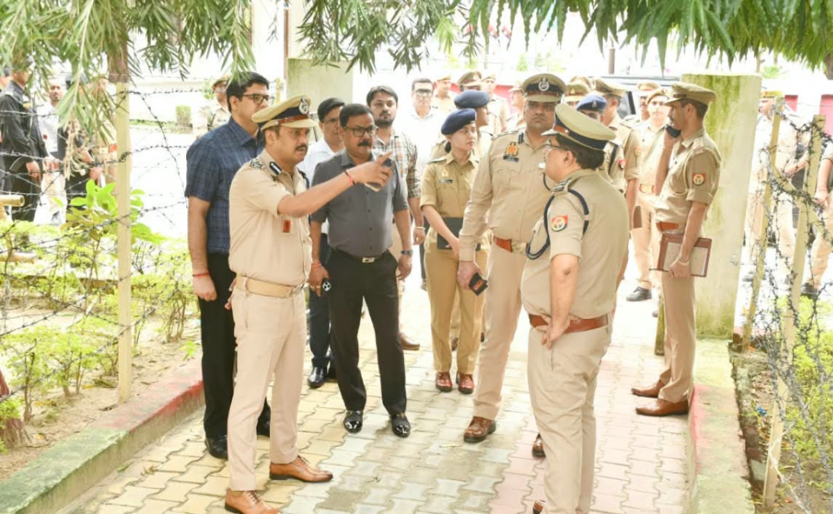 Preparations Underway for VIP Visit in Bareilly, Security Reviewed