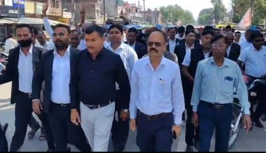 Balrampur Lawyers to Surround Collectorate Over Mutation Trial and DM's Conduct