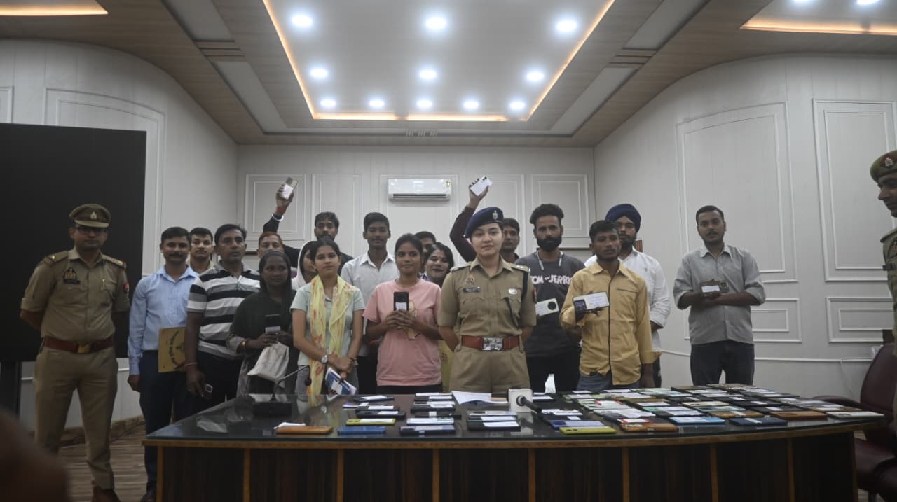Bareilly Police Return 411 Stolen Mobile Phones Worth Rs 82 Lakh to Owners