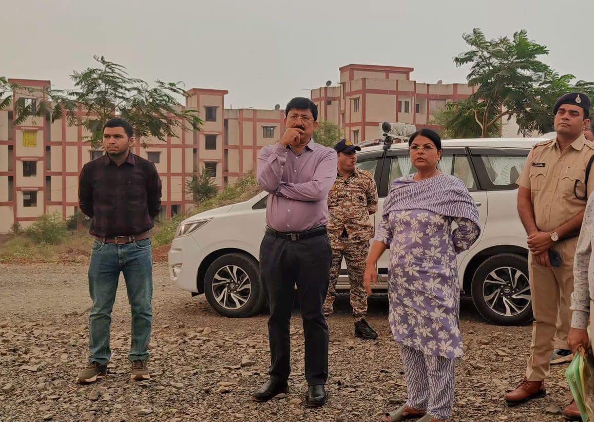 Guna's Traffic Flow Improved: Collector Inspects Four-Lane Construction