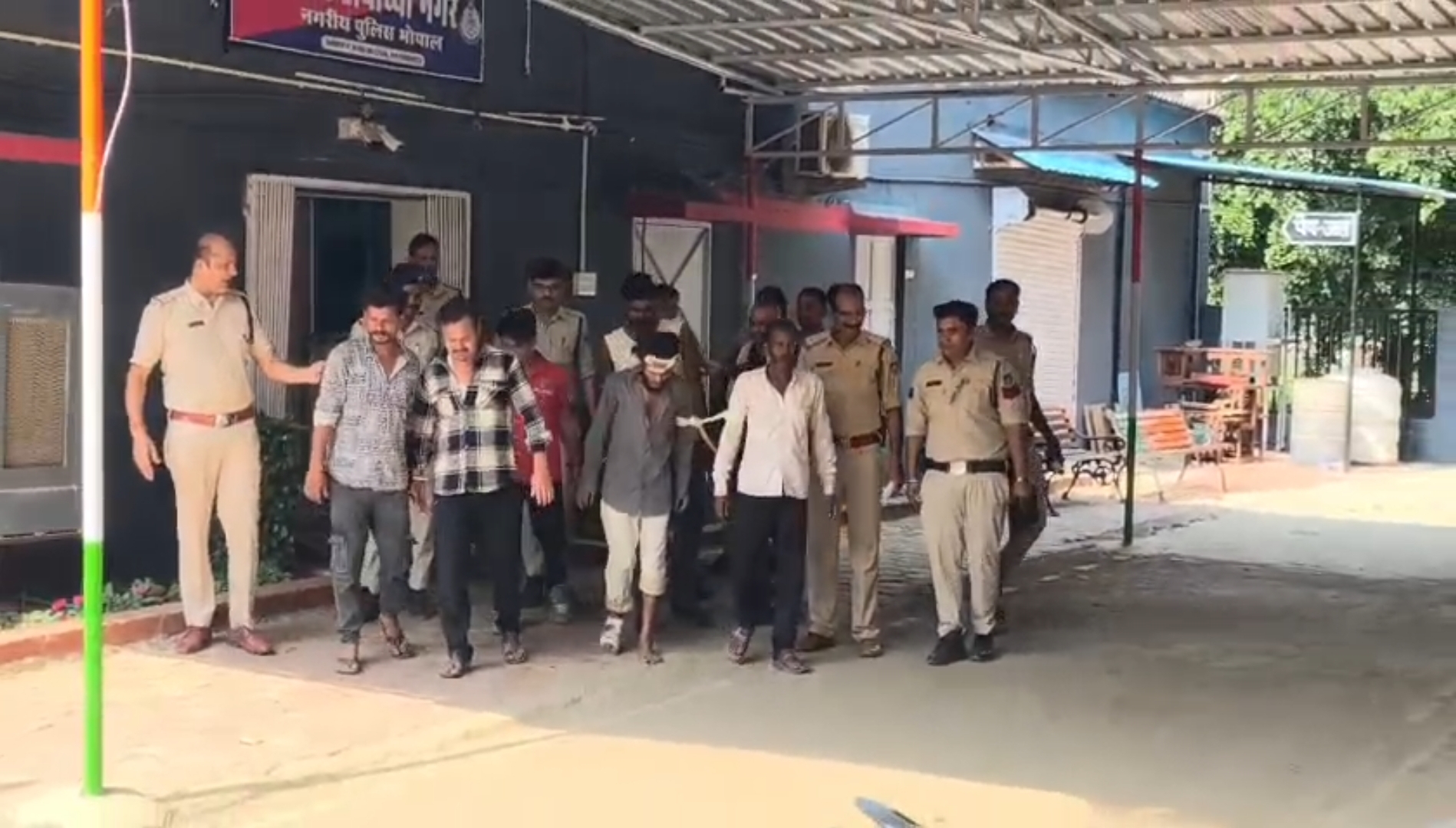अयोध्या नगर में उपद्रवियों पर पुलिस की कार्रवाई, छह गिरफ्तार