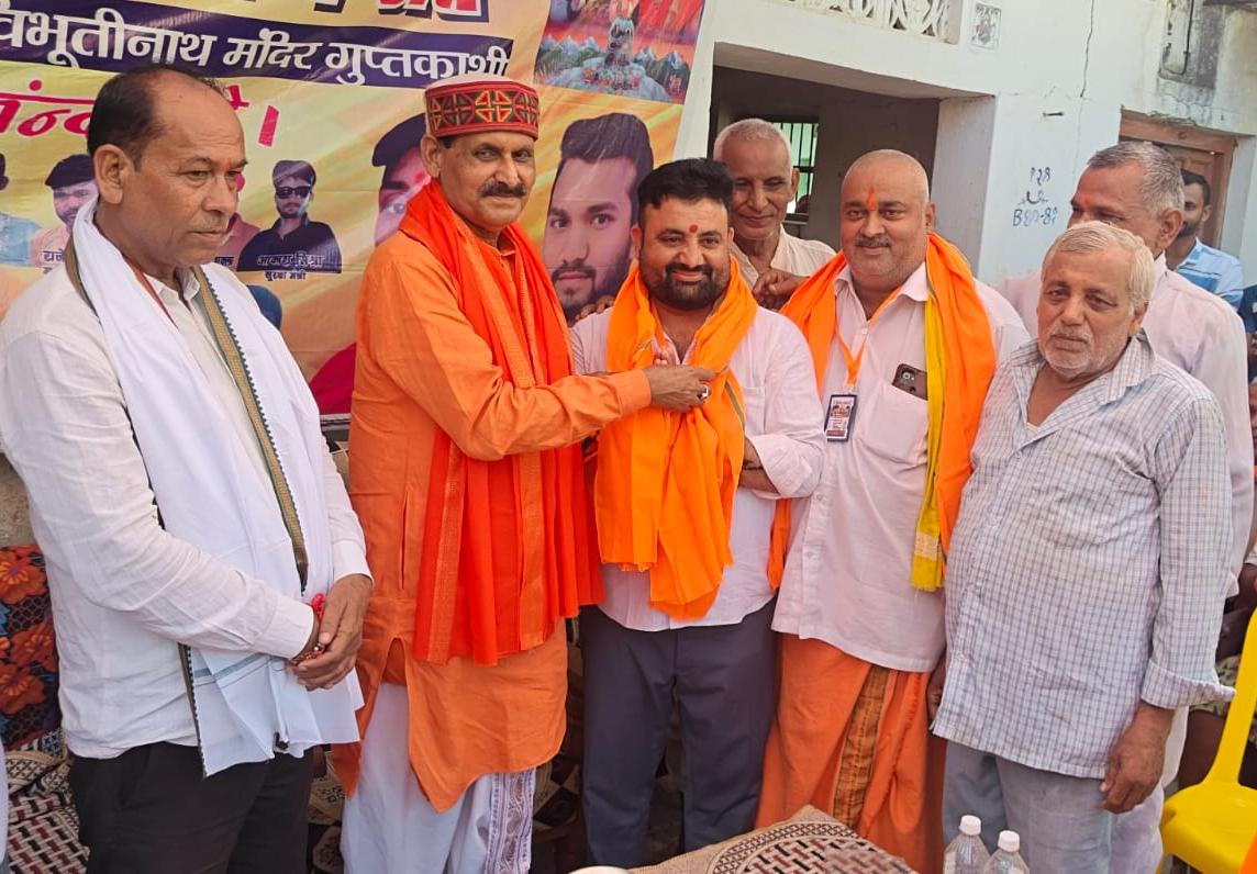 Local MLA Honors Kajari Teej Bhandara Committee, Sends Them Off to Shravasti