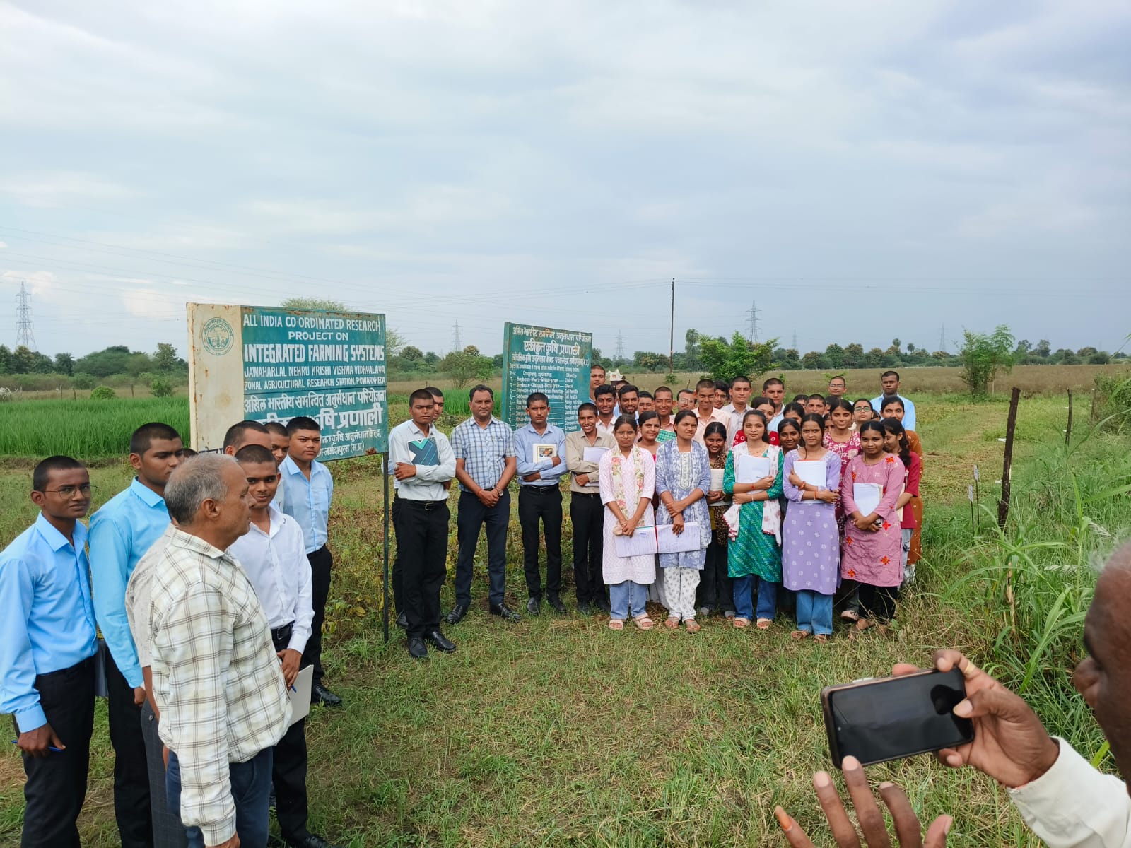Pawarkheda Agricultural College Students Learn Advanced Paddy Seed Production Techniques