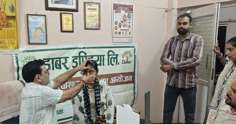 Free Health Camp Held in Balrampur on Ayurveda Day, Hundreds Receive Expert Advice