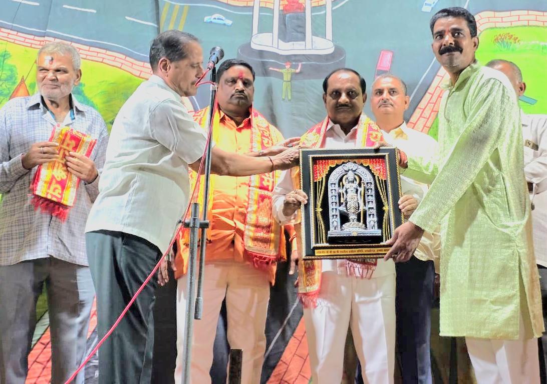 बलरामपुर में रामलीला का भव्य मंचन, अंगद-रावण संवाद पर दर्शक मंत्रमुग्ध