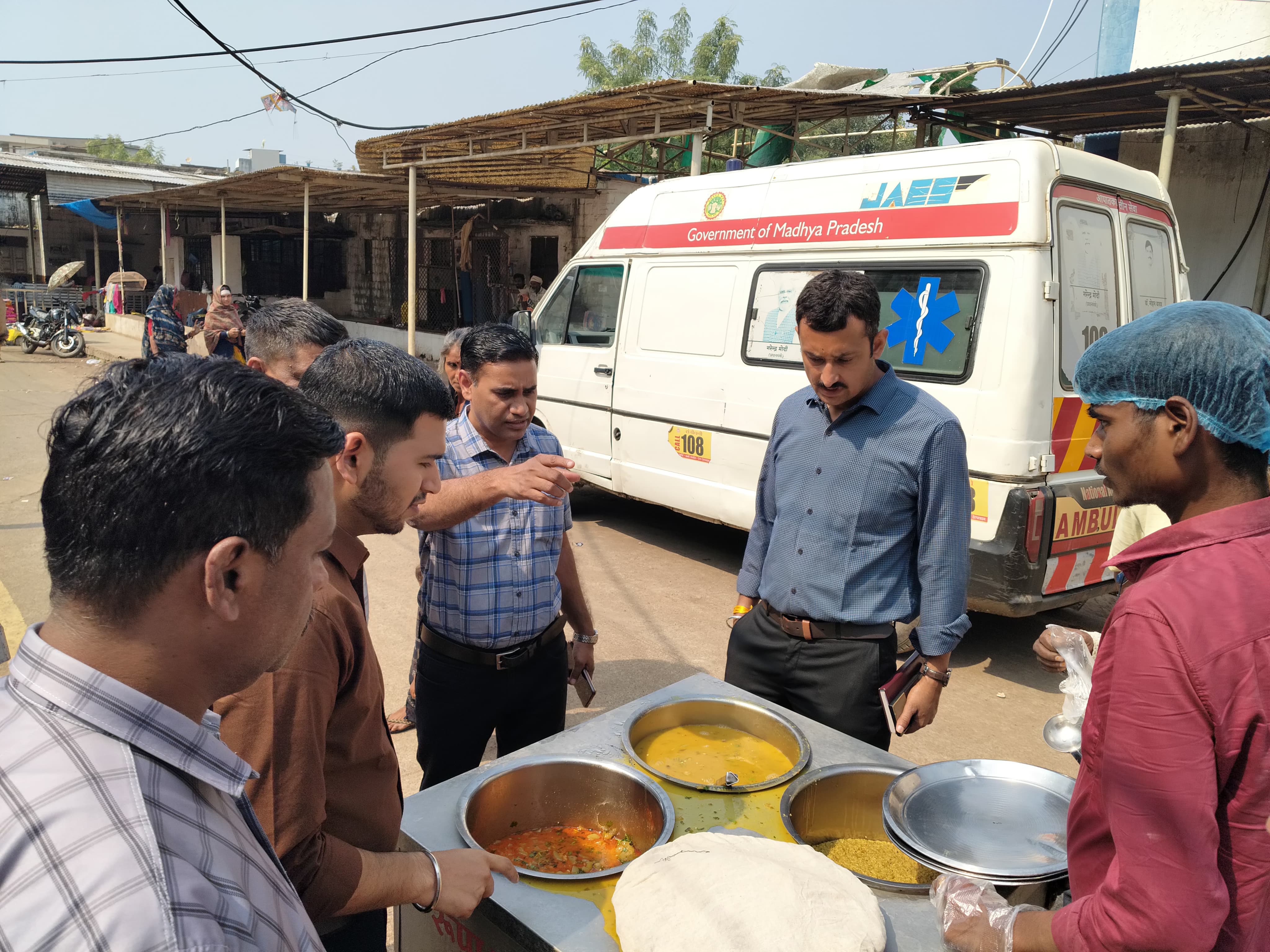 गुना जिला अस्पताल का औचक निरीक्षण, पार्किंग और स्वच्छता पर दिए निर्देश