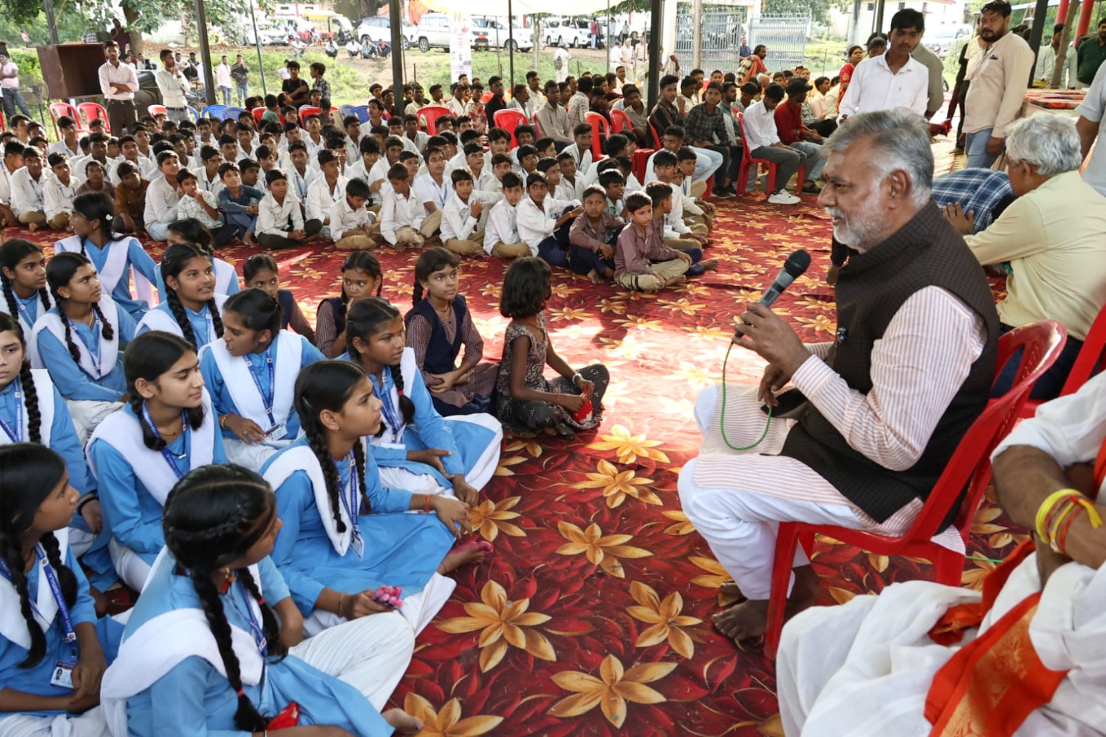 Minister Patel Welcomes Kalash Yatra in Narsinghpur, Interacts with Youth