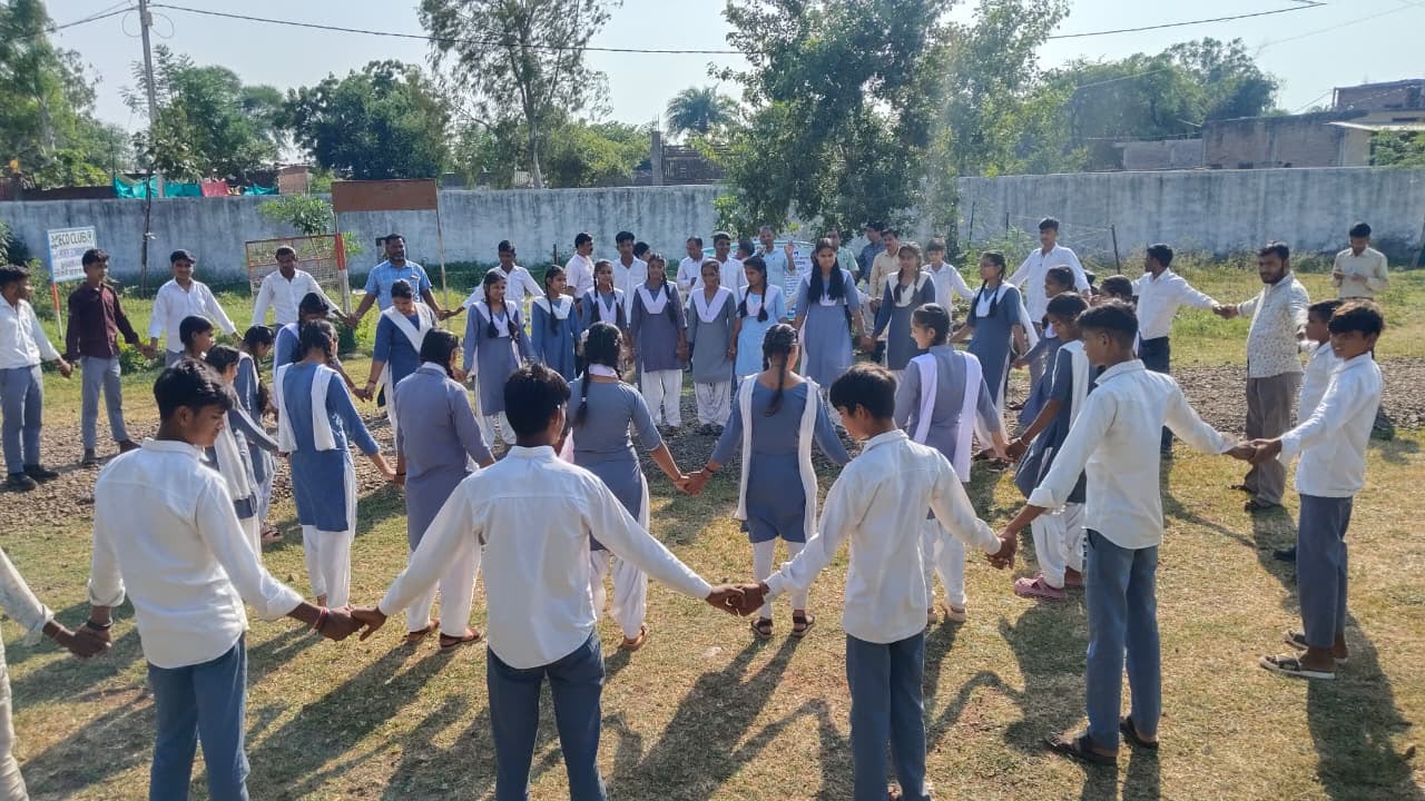 Service Commitment Campaign at Bhadaura School: Students Pledge for Cleanliness and Drug-Free Living
