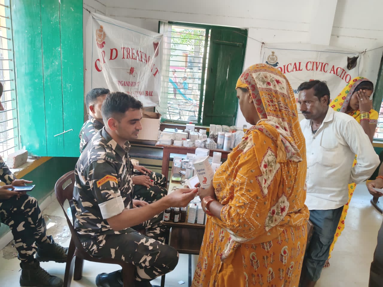 बलरामपुर: एसएसबी ने सीमावर्ती नैकिनिया गांव में लगाया स्वास्थ्य शिविर
