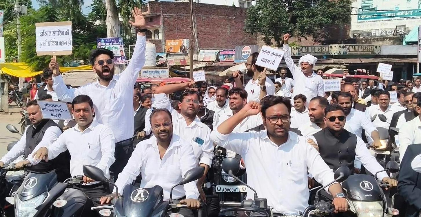 Balrampur Lawyers on Hunger Strike Against Online Land Mutation, Judicial Work Halted