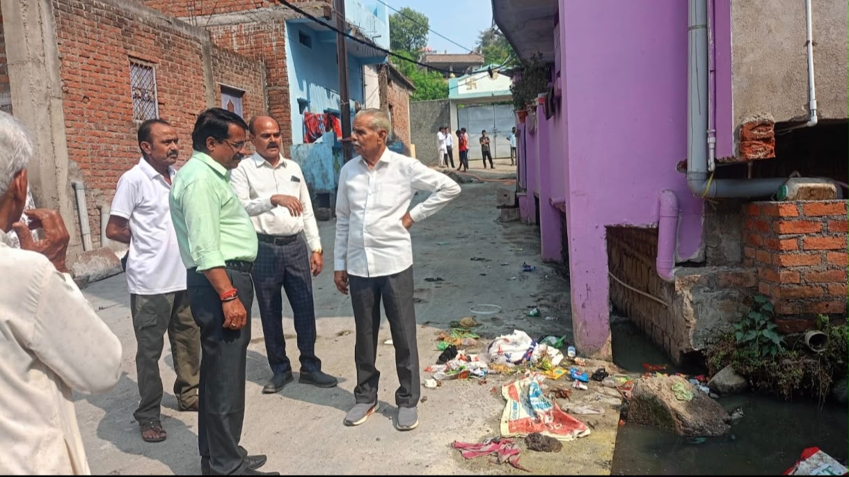 राघौगढ़ में सड़क निर्माण का सीएमओ ने किया निरीक्षण, गुणवत्ता पर जोर