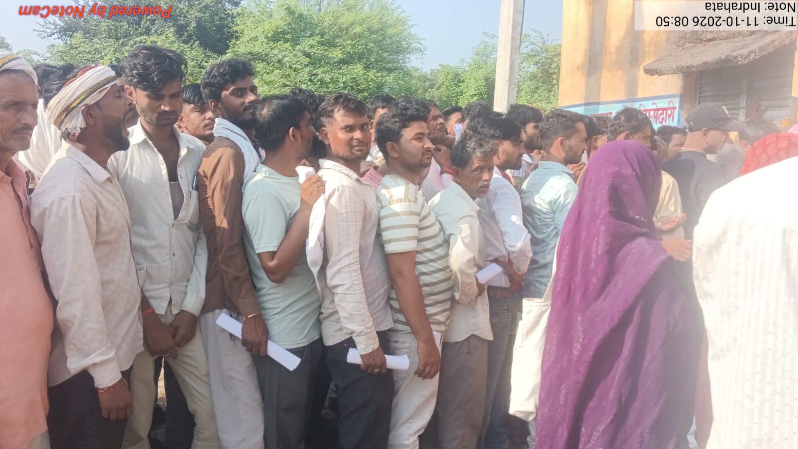 Mahoba: DAP Fertilizer Distribution Begins in Ajnar After Eight Days Amidst Farmer Distress