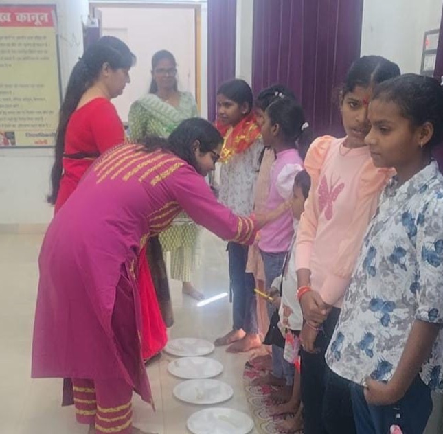 Mission Shakti: Kanya Pujan in Bareilly Honors Daughters with Respect and Gifts