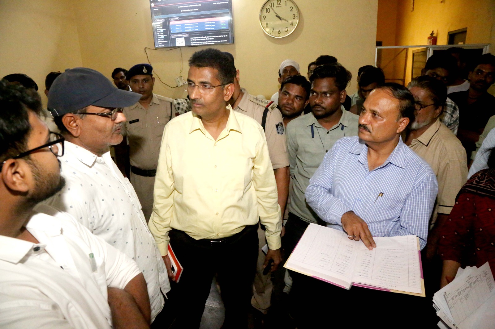 Illegal Register Seized at Damoh Registry Office; Collector Orders Action