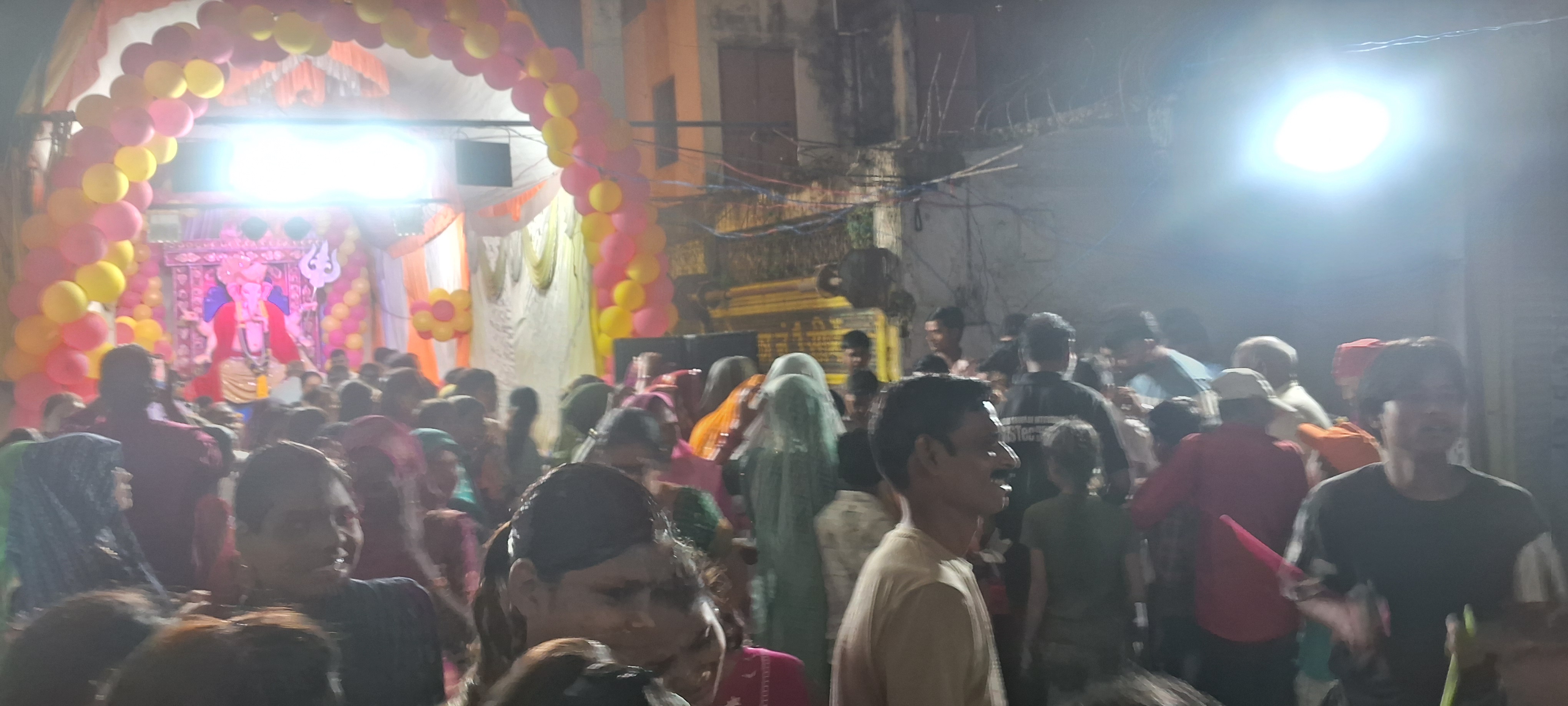 Grand Ganesh Aarti in Nishatpura Draws Huge Crowds