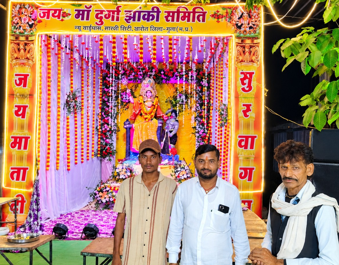 Massive Crowds Gather for Maa Pitambara's Tableau in Aaron; Manager Pawan Shivhare Offers Prayers
