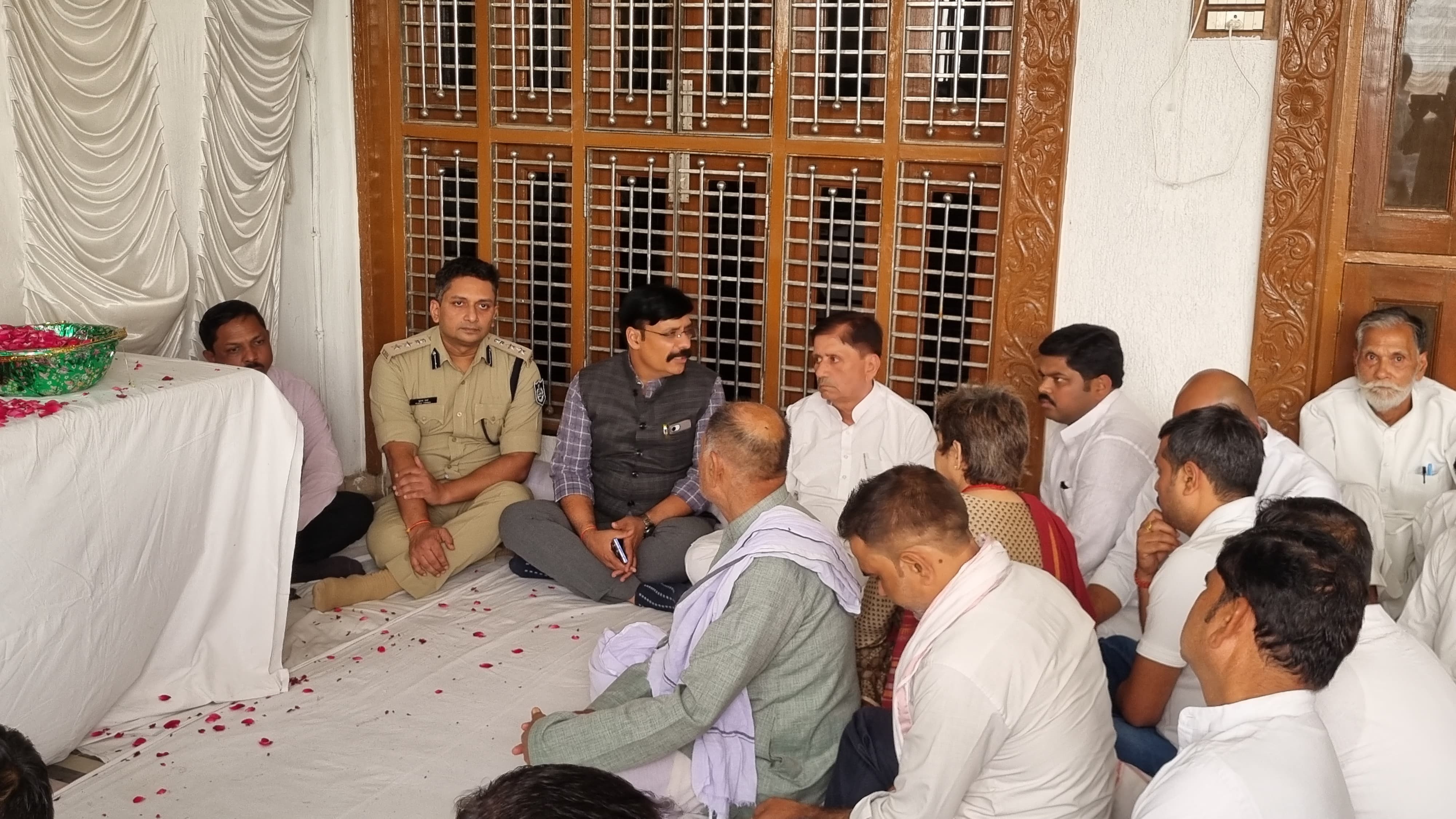 Politicians and Officials Pay Tribute to Demise of Bhind MLA's Son