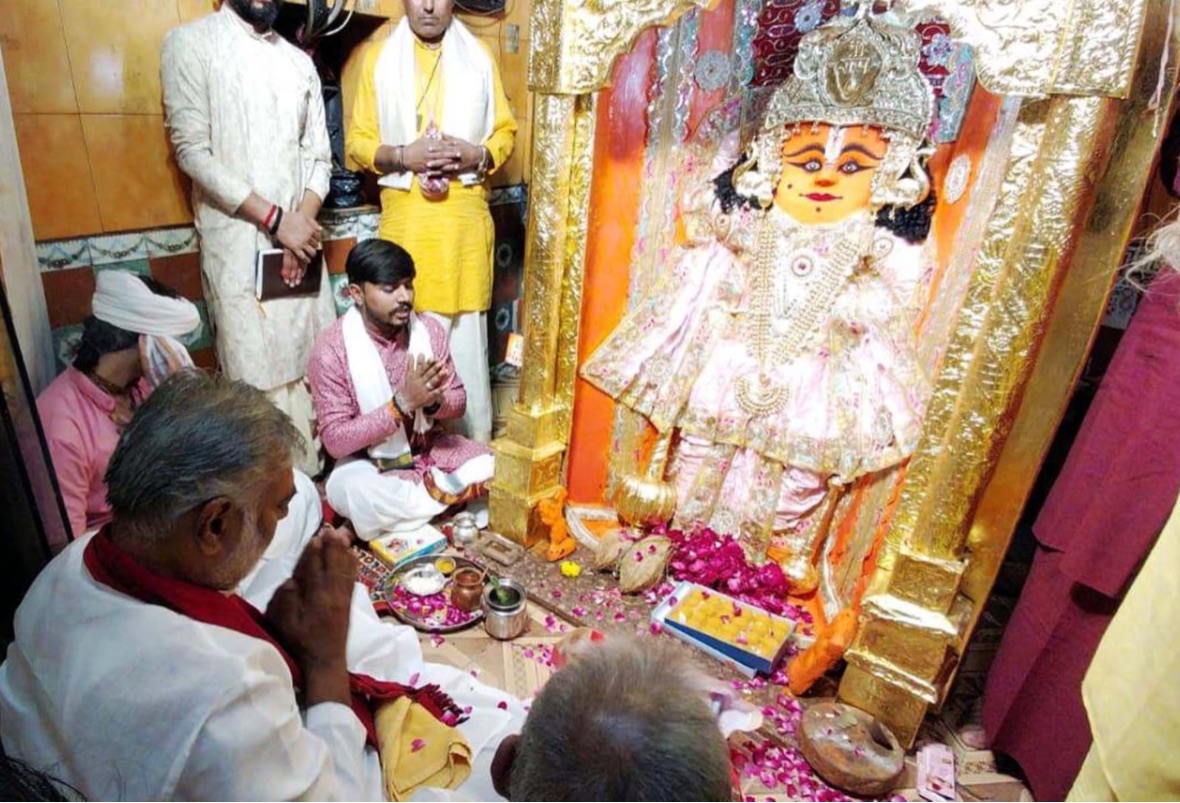 Union Minister Prahlad Patel Seeks Blessings for State's Prosperity at Dandroua Dham