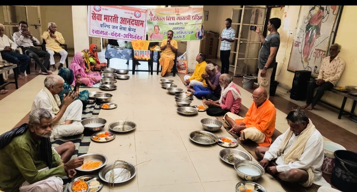 Gayatri Parivar Conducts Ancestral Rituals for Peace at Guna Old Age Home