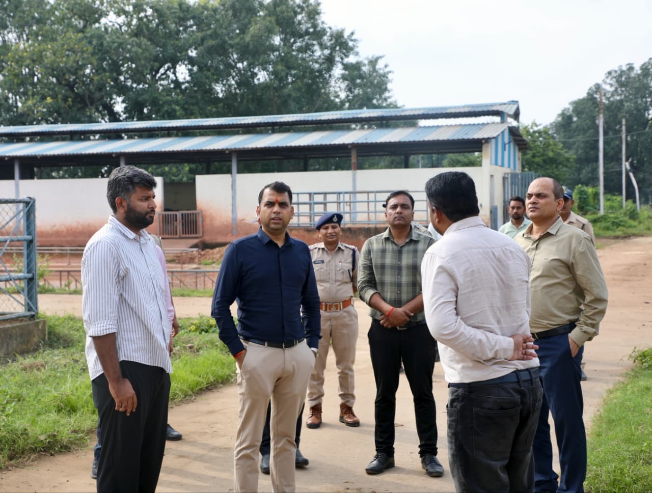 नर्मदापुरम: कलेक्टर ने डेयरी ब्रीडिंग सेंटर का किया निरीक्षण, दिए निर्देश
