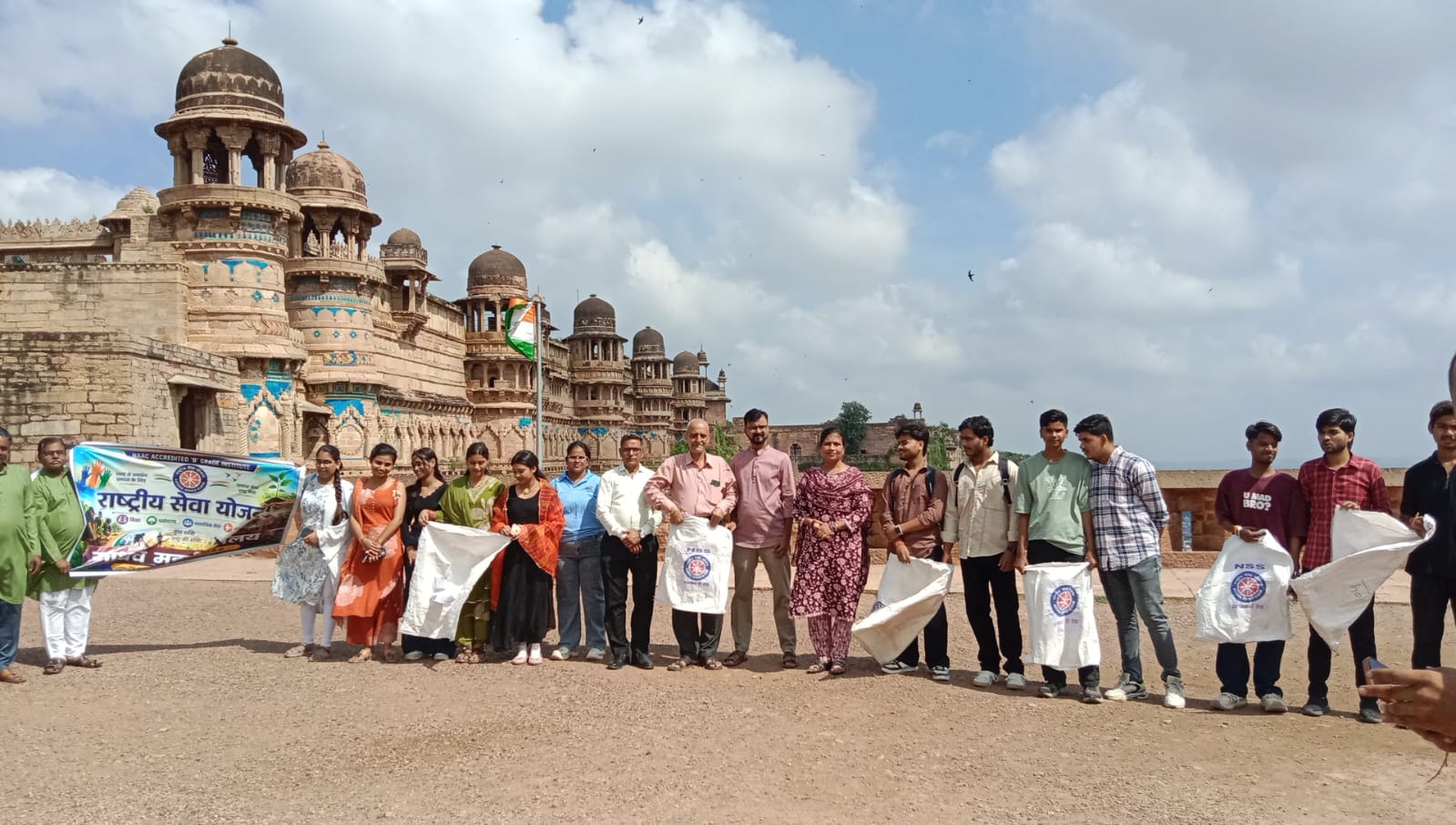 Gwalior Fort cleanliness drive marks NSS Day