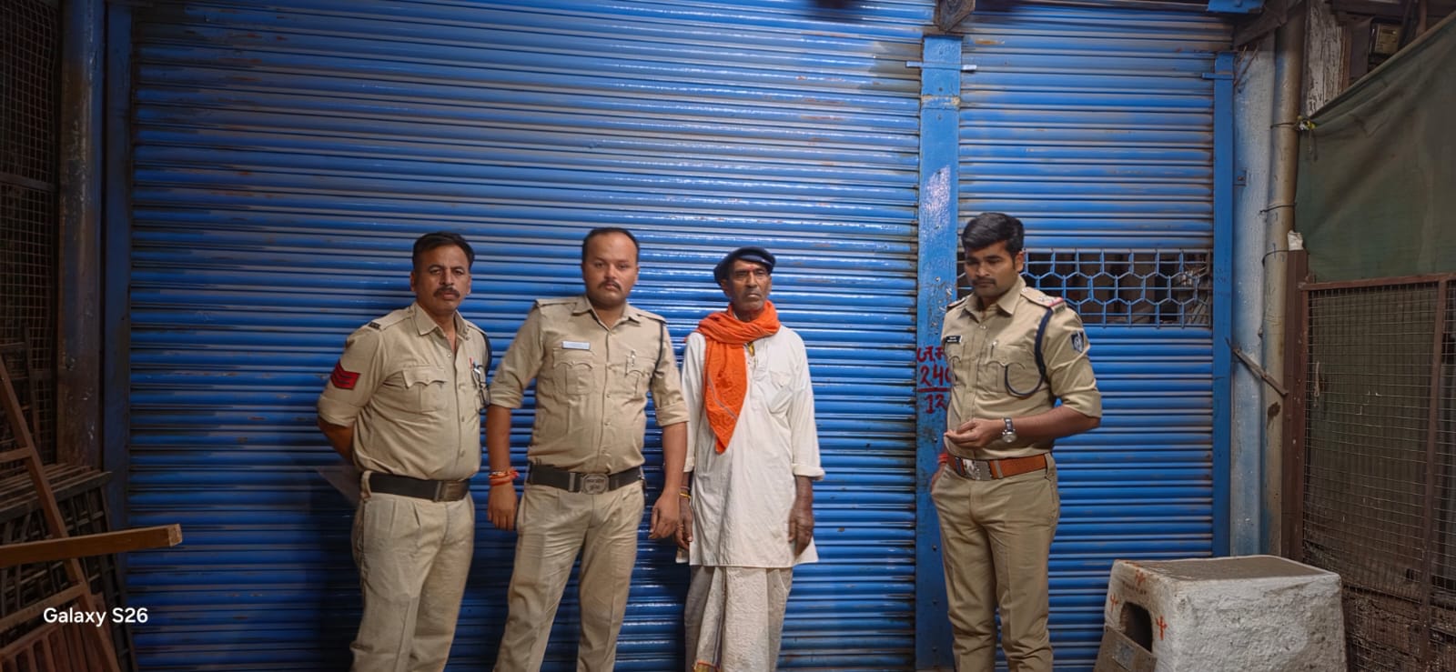 त्योहारी सीजन में प्रशासन सख्त: बीनागंज में कार्बाइड गन जब्त, दुकान सील