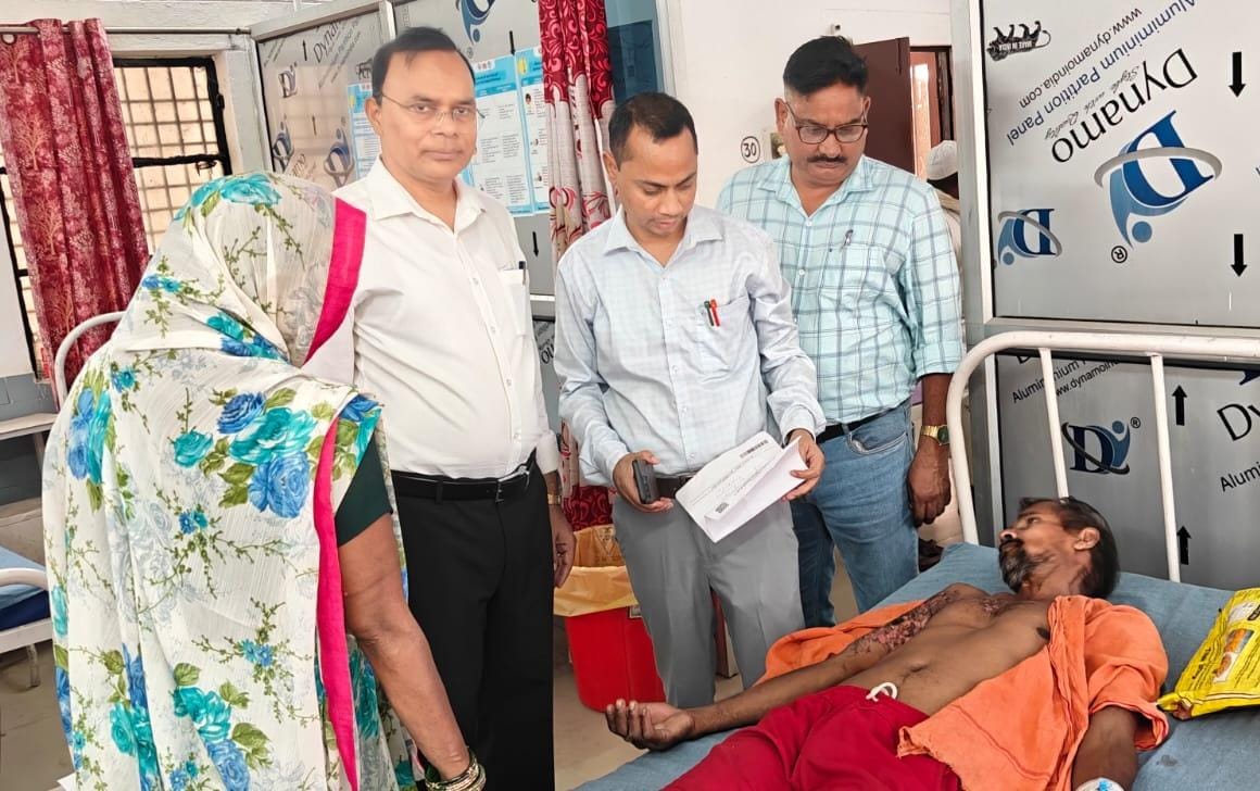 Balrampur CHC: 11 Staff Absent, CMO Orders Salary Withheld