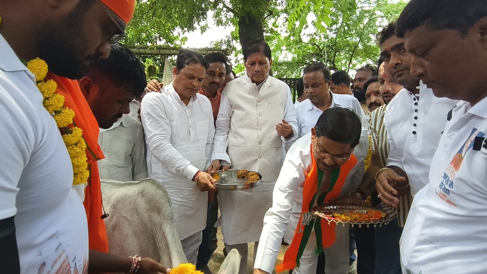 Service Pledge Journey Receives Grand Welcome in Bhind, Promotes Environmentalism and Compassion for Life