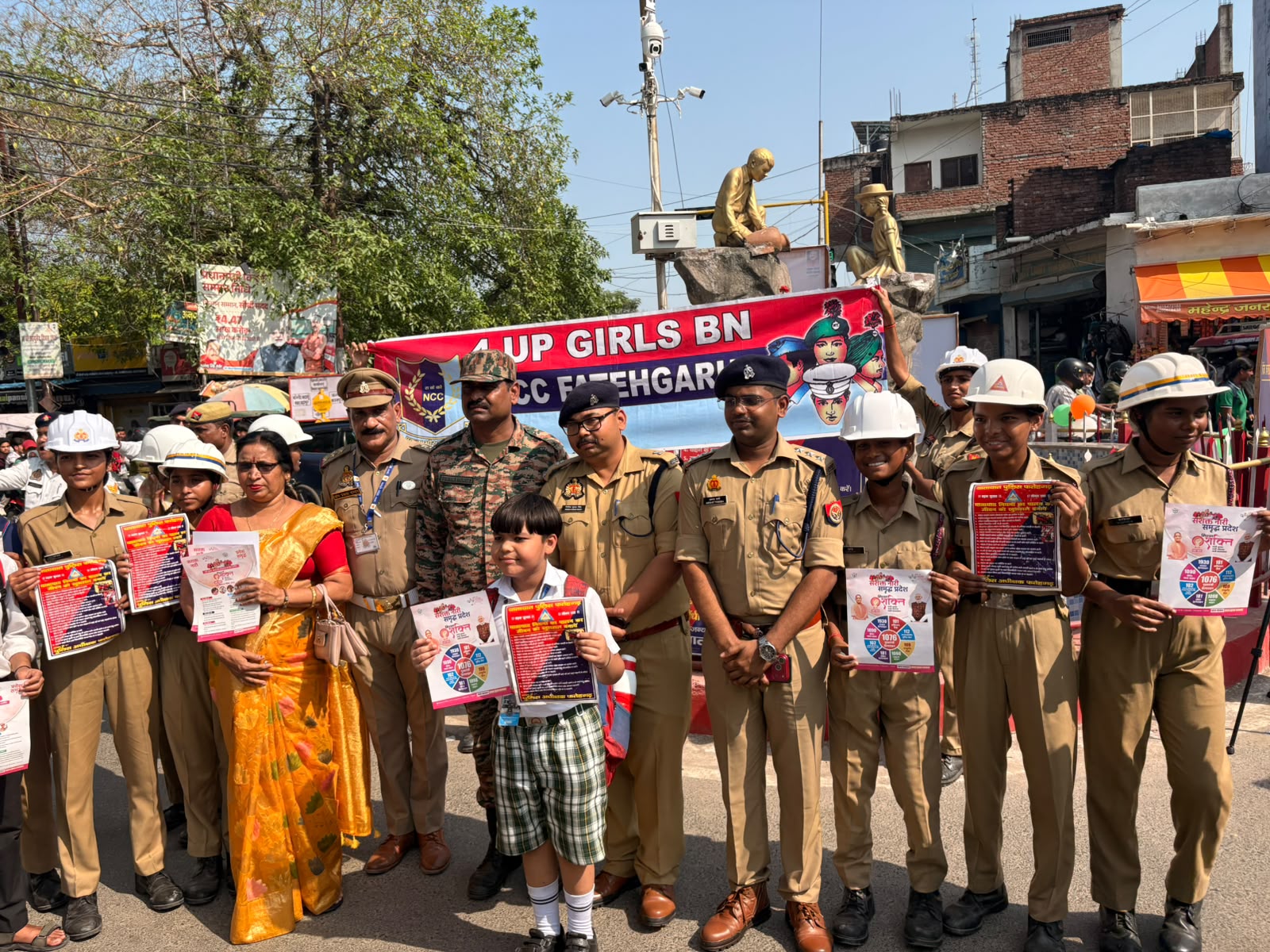 Mission Shakti: Female Police and Students Manage Traffic in Farrukhabad