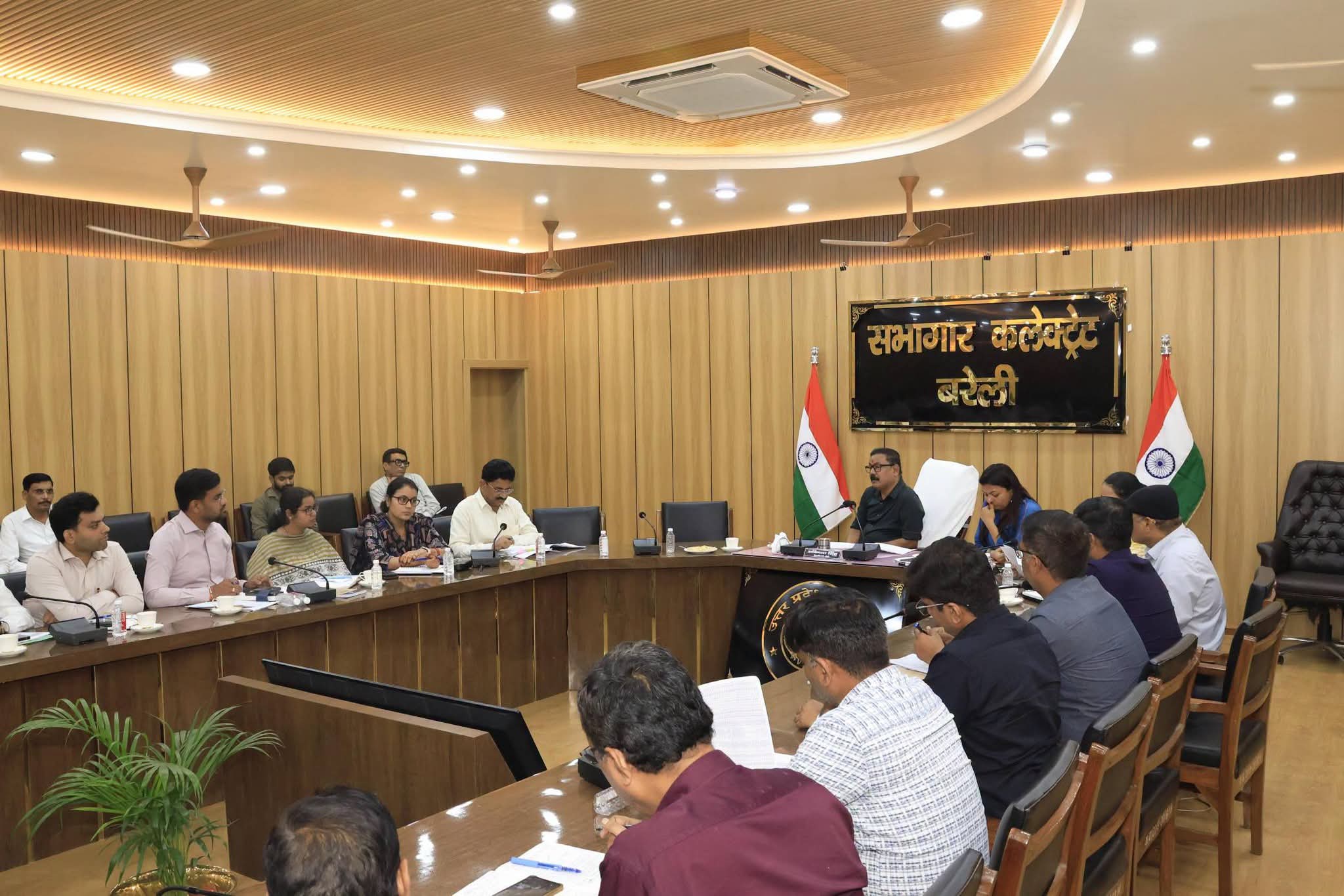 फार्मर रजिस्ट्री की सुस्त गति पर डीएम नाराज, विशेष कैंप के निर्देश
