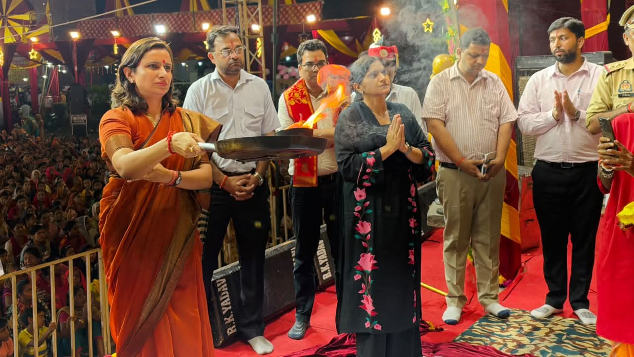District Magistrate and SP Attend Kamalgaj Ganesh Festival, Pray for Prosperity