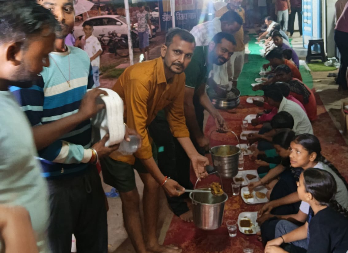 फर्रुखाबाद में गणेश महोत्सव का समापन, 151 कन्याओं को भोज