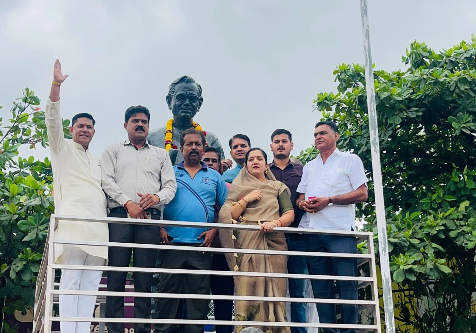 BJP Workers Pay Homage to Deendayal Upadhyay on His Birth Anniversary