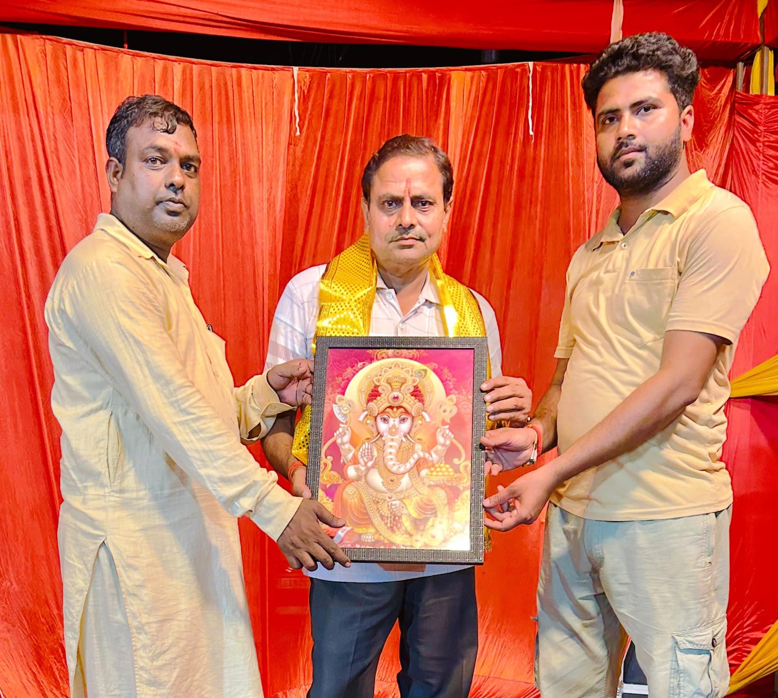 इटावा के इकदिल में गूंजे गणेश मंत्र, 14वें महोत्सव में उमड़ी श्रद्धालुओं की भीड़