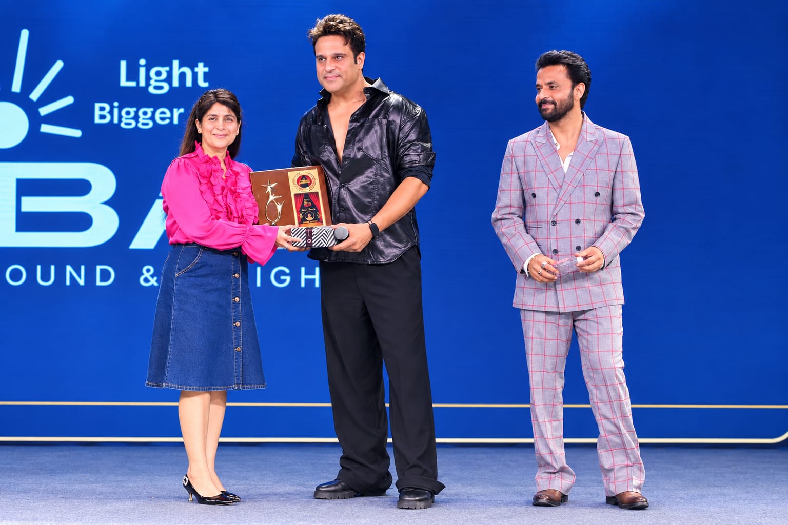 Shikha Kabra Honored in Indore for Outstanding Contributions to Social Service and Podcasting