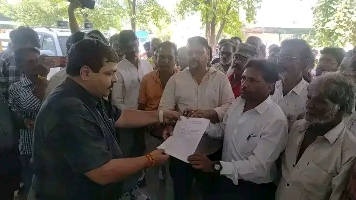दमोह नगर पालिका सीएमओ से मारपीट: कर्मचारियों ने निष्पक्ष जांच की मांग उठाई