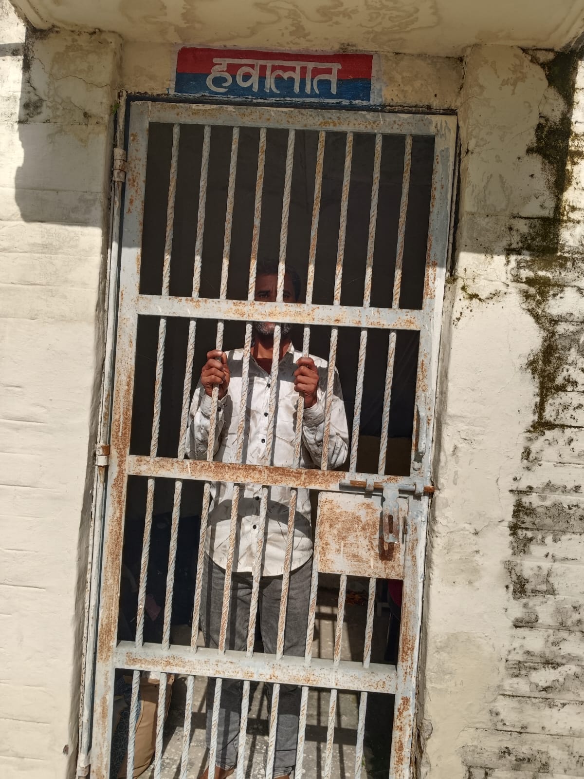 फर्रुखाबाद जीआरपी ने छह साल से फरार वारंटी को दबोचा