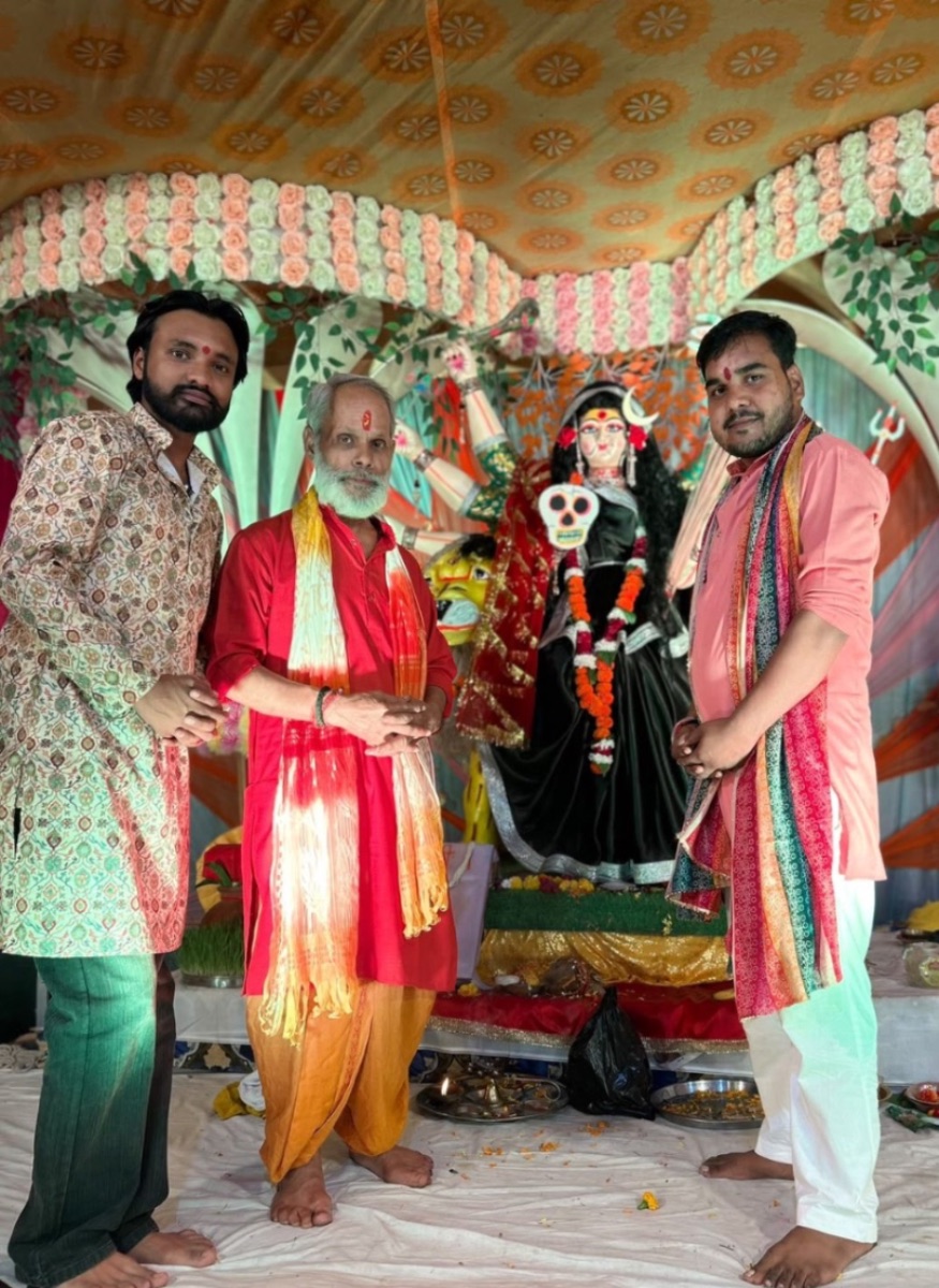 Enchanting Depictions of Shri Nath Ji and Yamuna Ji Adorn Farrukhabad During Navratri Saptami