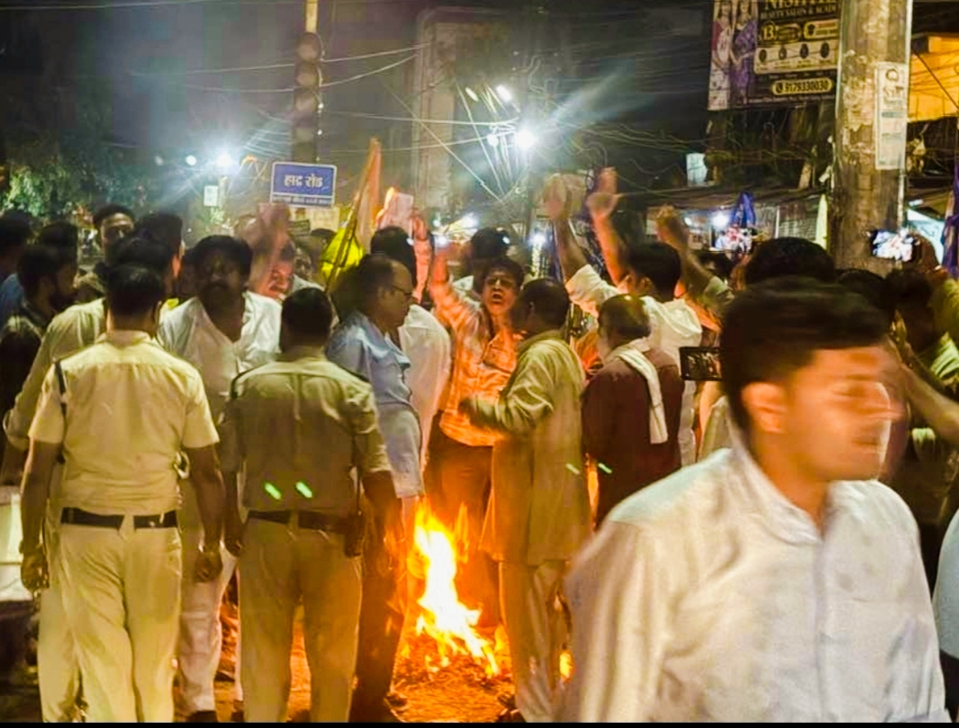 Congress Protests in Guna Against Rahul Gandhi's Alleged Arrest