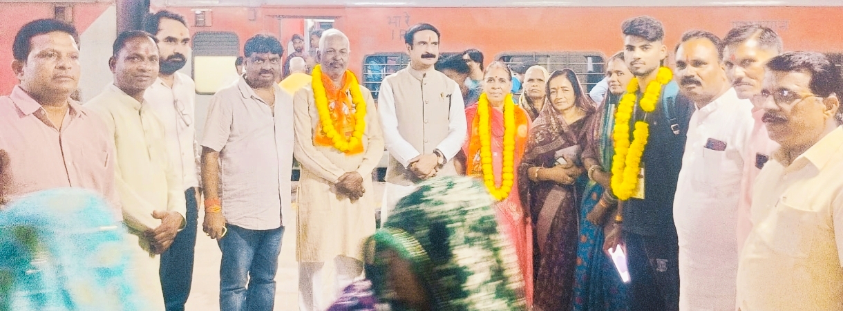मुख्यमंत्री तीर्थ दर्शन योजना: गुना से 190 यात्री गया-बनारस के लिए रवाना