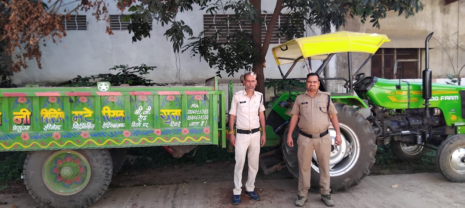 Minerals Department Seizes Two Tractor-Trolleys Carrying M-Sand and Sand in Guna-Jamner