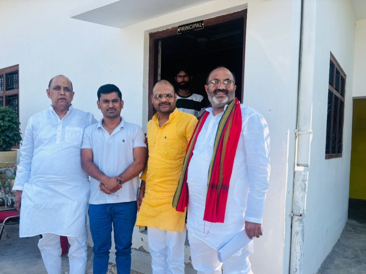 Former MLC Ranvijay Singh backs SP candidate for Teachers' Council election