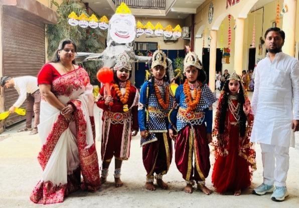 एन के एकेडमी में नौ देवियों की झांकी और रामायण मंचन, भक्तिमय हुआ माहौल